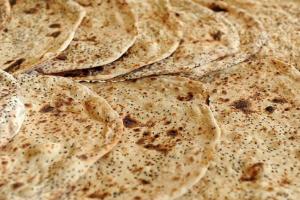 نان ۳۰ درصد توسط اعضای فقیر و نیازمند دولت روحانی گران شد !!